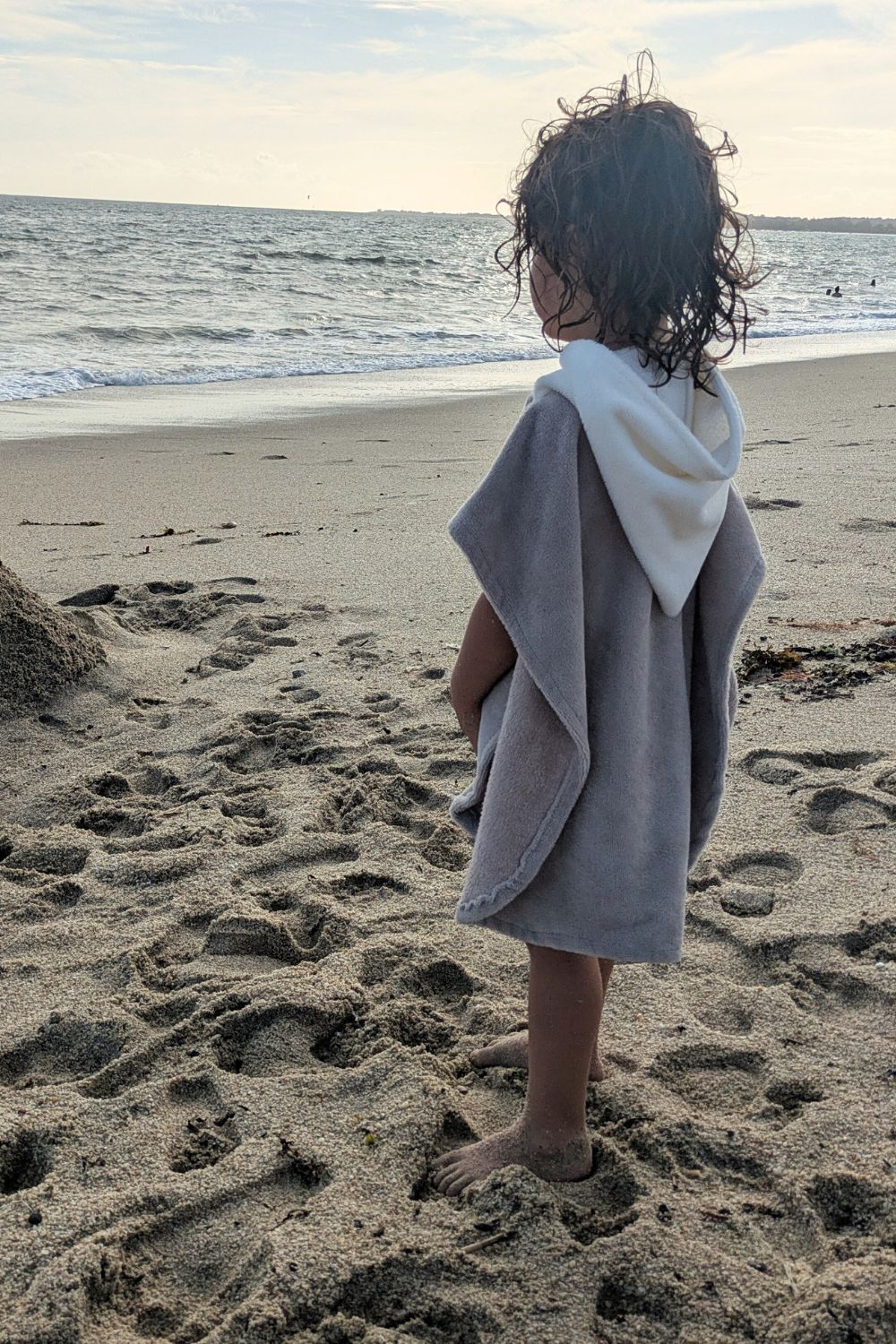 Poncho beige sur 4 ans