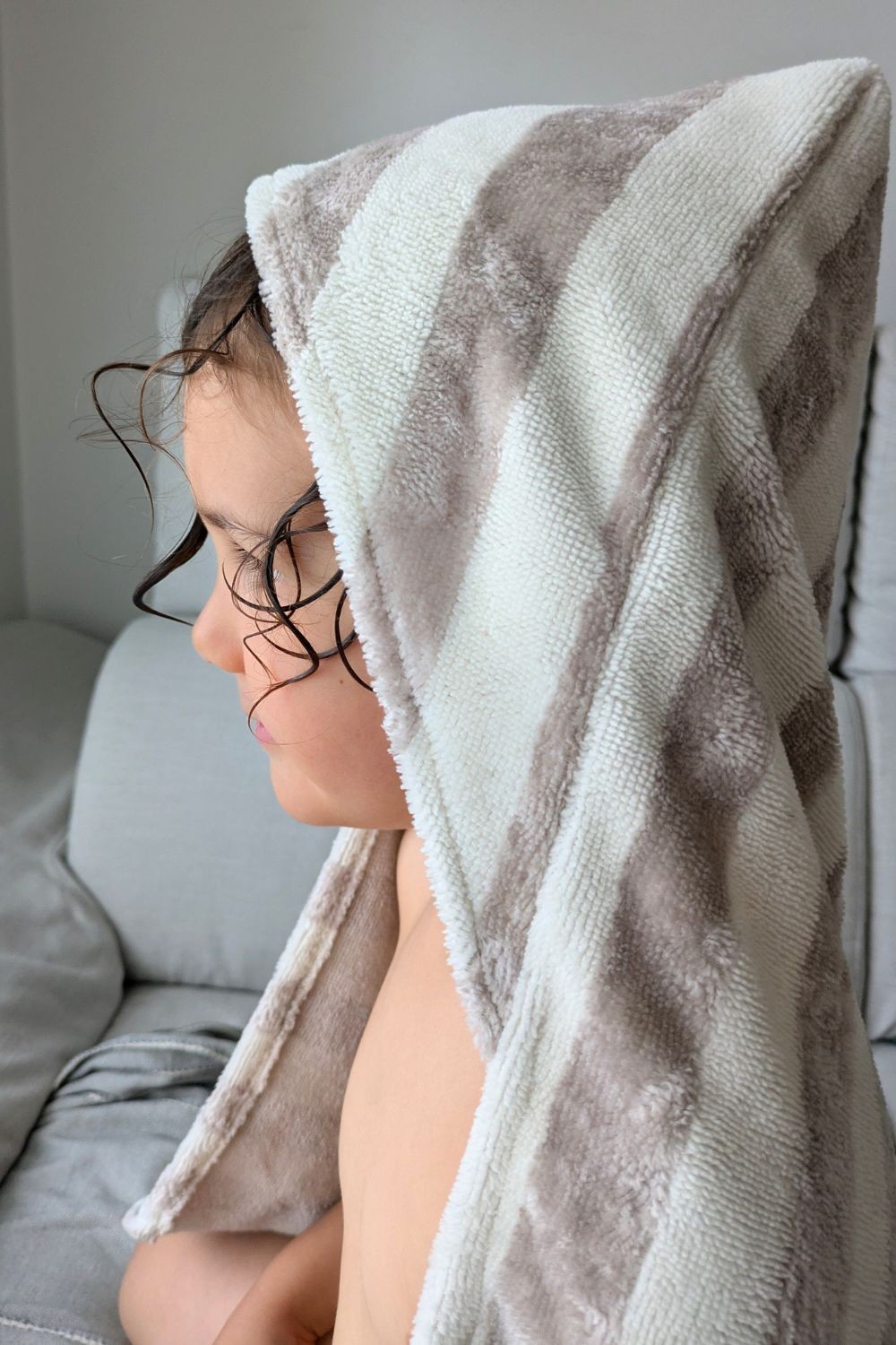 Visuels site - Poncho beige sur 4 ans
