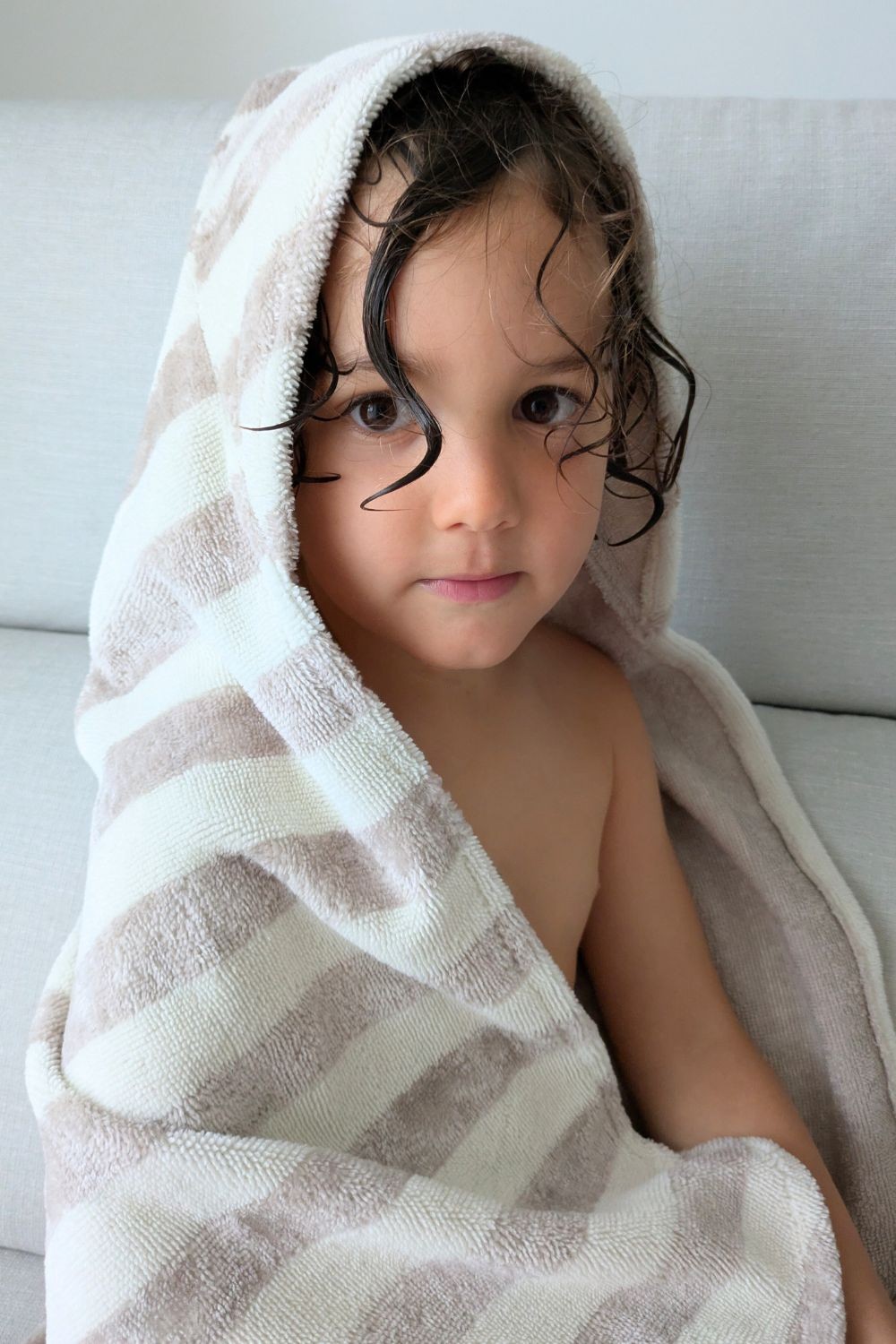 Visuels site - Poncho beige sur 4 ans